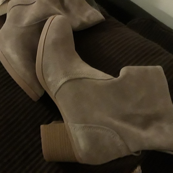 Boots - Picture 4 of 4